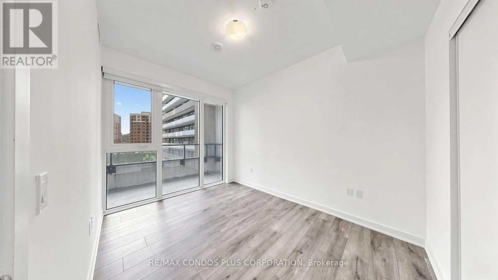 503 - 105 ONEIDA CRESCENT