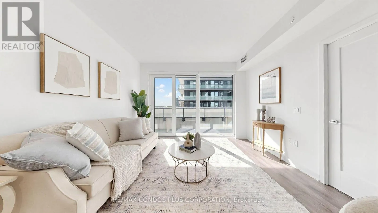 503 - 105 ONEIDA CRESCENT