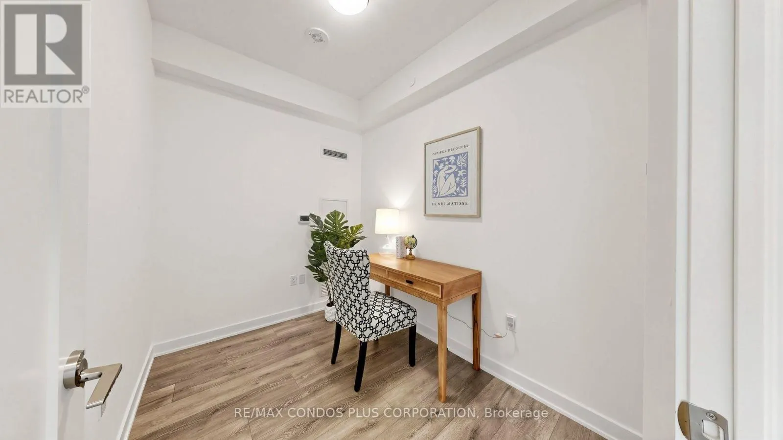 503 - 105 ONEIDA CRESCENT