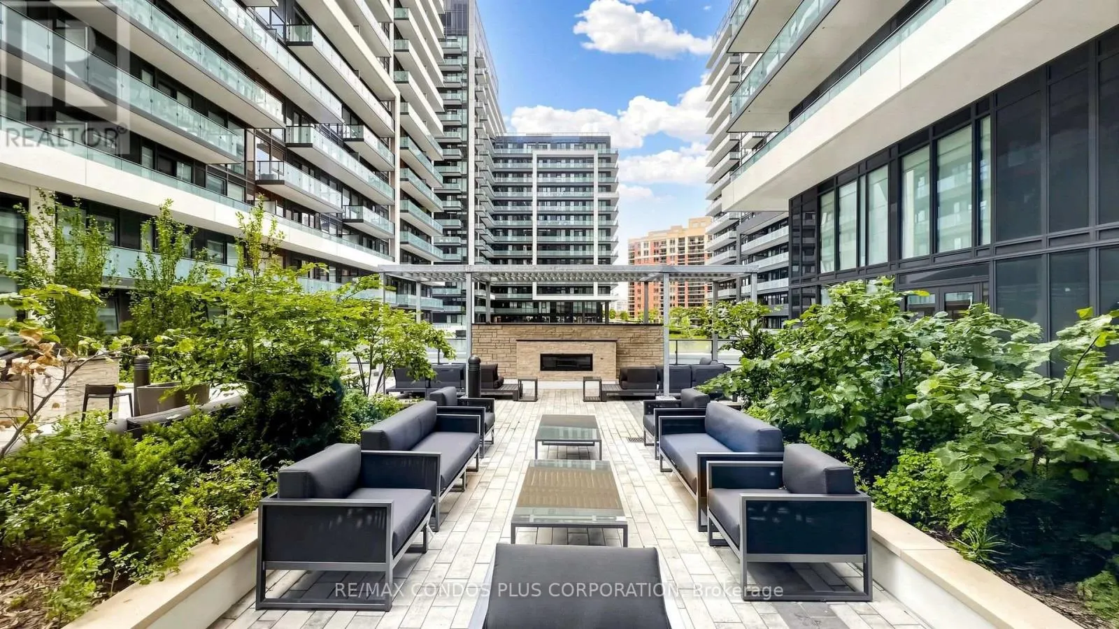 503 - 105 ONEIDA CRESCENT