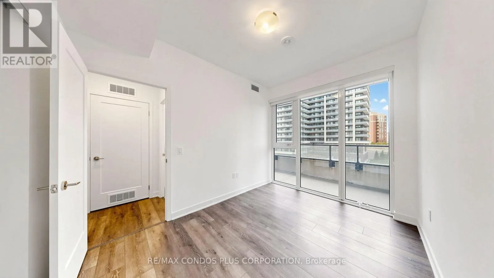503 - 105 ONEIDA CRESCENT