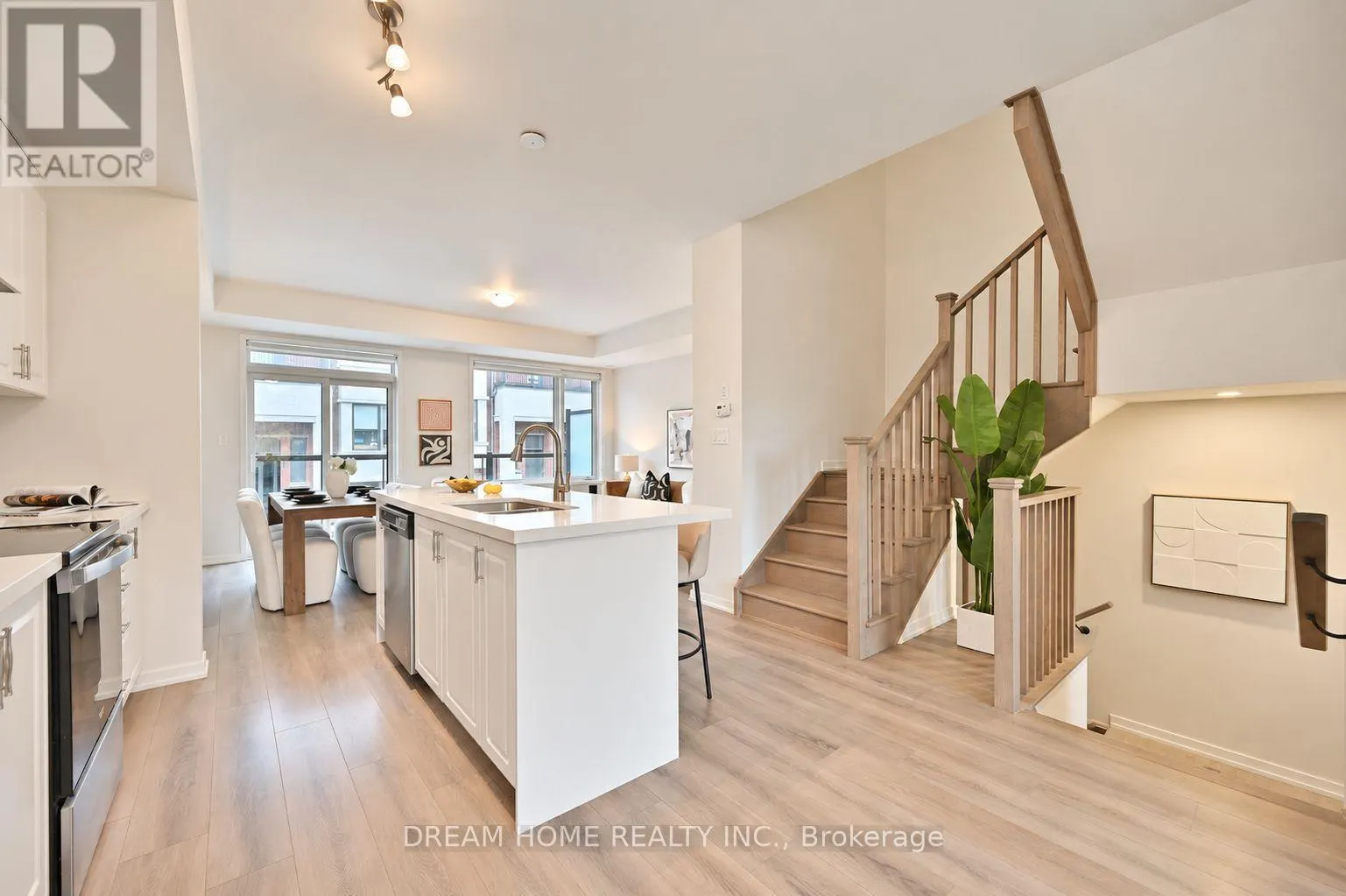 537 MARC SANTI BOULEVARD