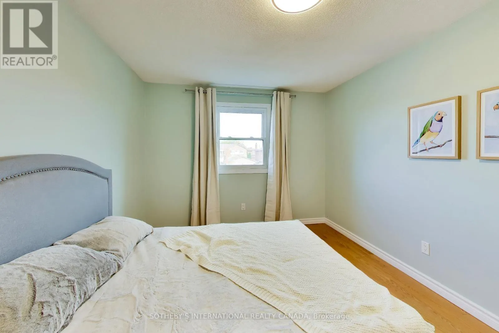 30 BENDAMERE CRESCENT