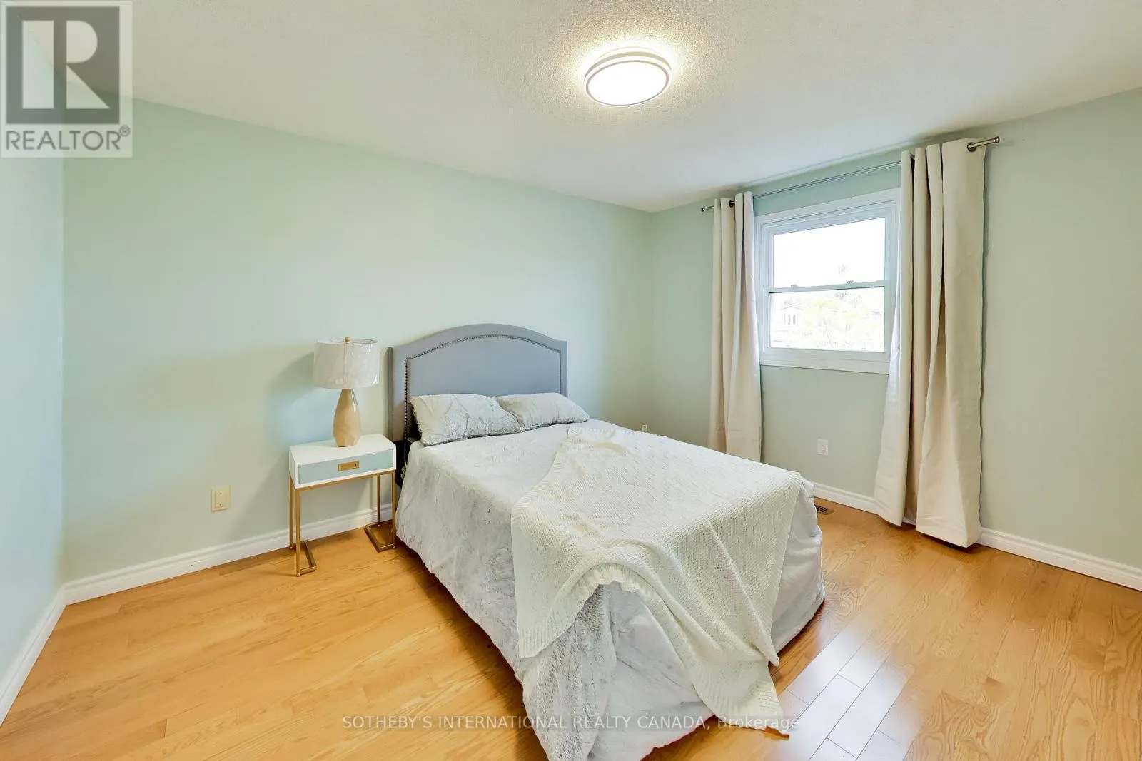 30 BENDAMERE CRESCENT