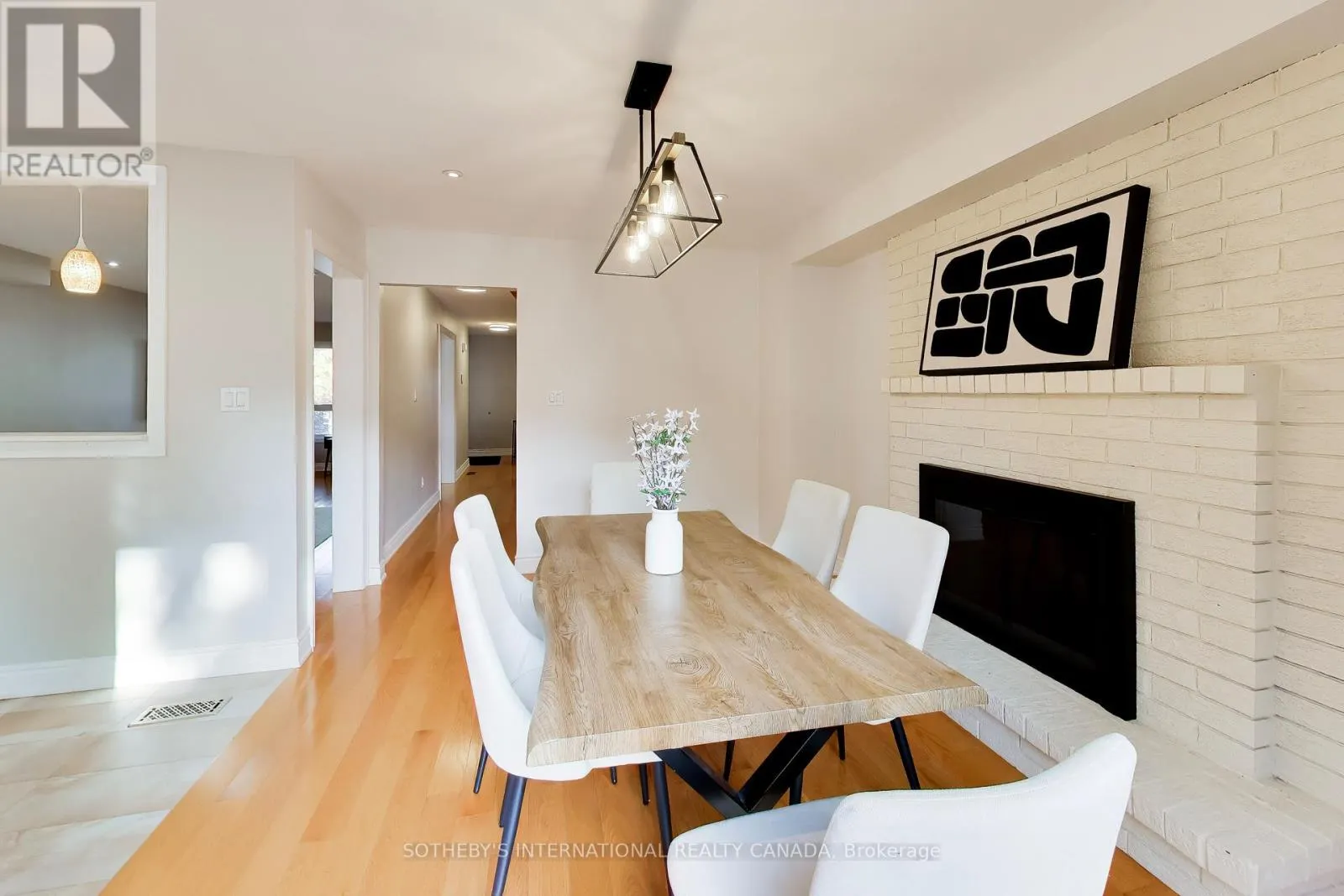 30 BENDAMERE CRESCENT