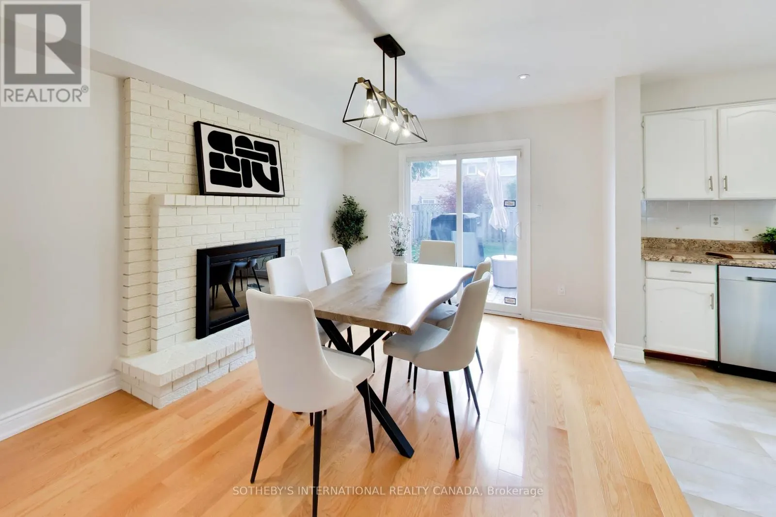 30 BENDAMERE CRESCENT