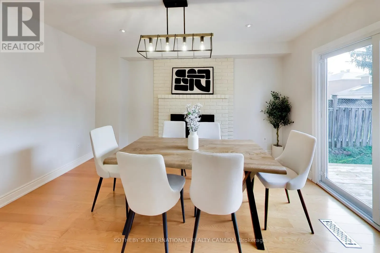 30 BENDAMERE CRESCENT