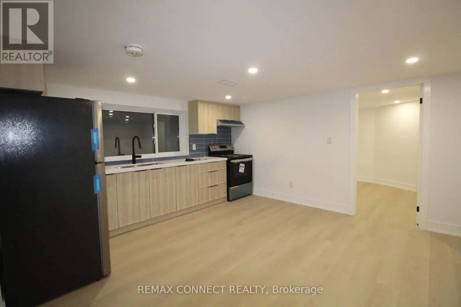 LOWER - 2 BEDROOM - 12 LONGBRIDGE ROAD