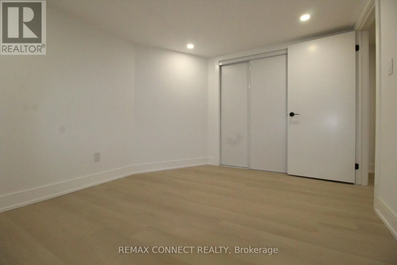 LOWER - 2 BEDROOM - 12 LONGBRIDGE ROAD