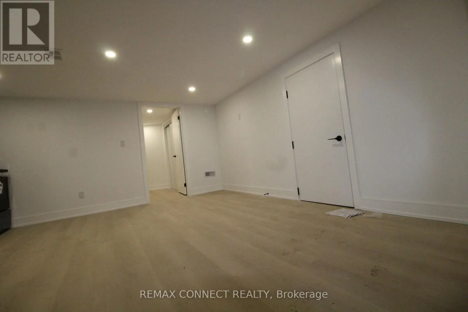 LOWER - 2 BEDROOM - 12 LONGBRIDGE ROAD