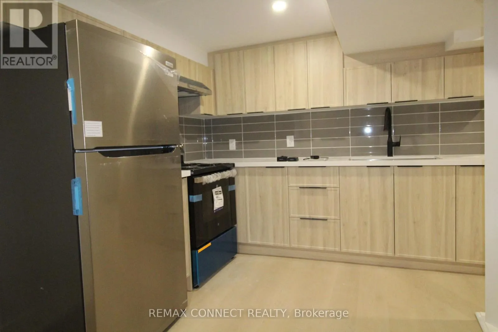LOWER - 1 BEDROOM - 12 LONGBRIDGE ROAD