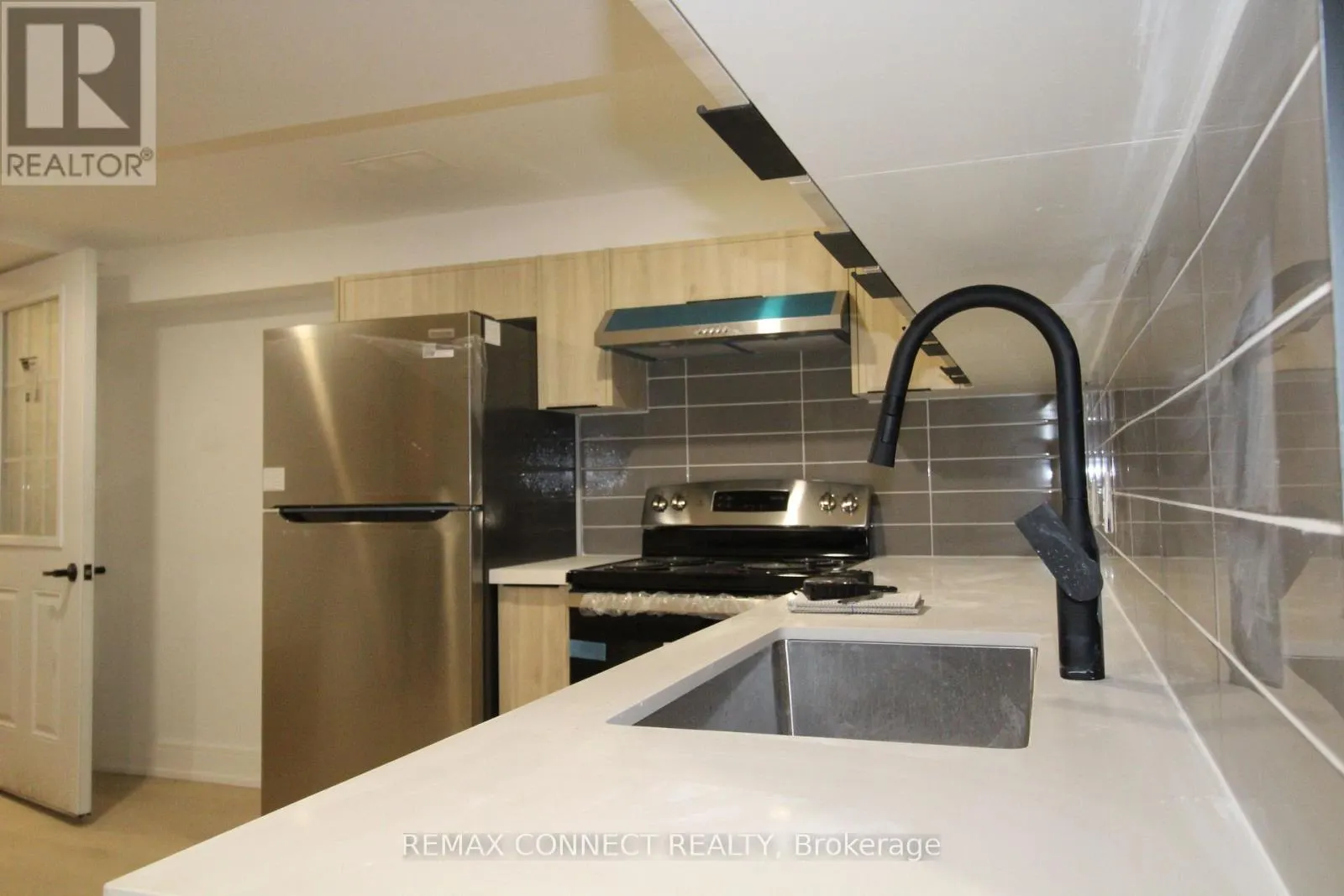 LOWER - 1 BEDROOM - 12 LONGBRIDGE ROAD