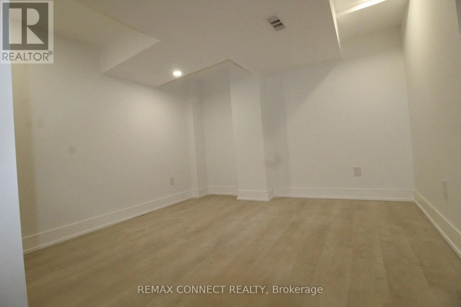 LOWER - 1 BEDROOM - 12 LONGBRIDGE ROAD