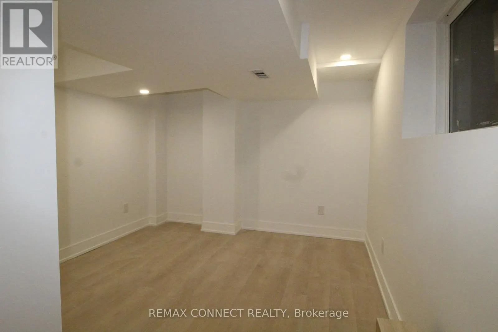 LOWER - 1 BEDROOM - 12 LONGBRIDGE ROAD