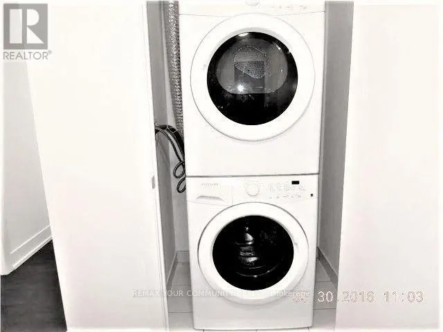 1218 - 9471 YONGE STREET