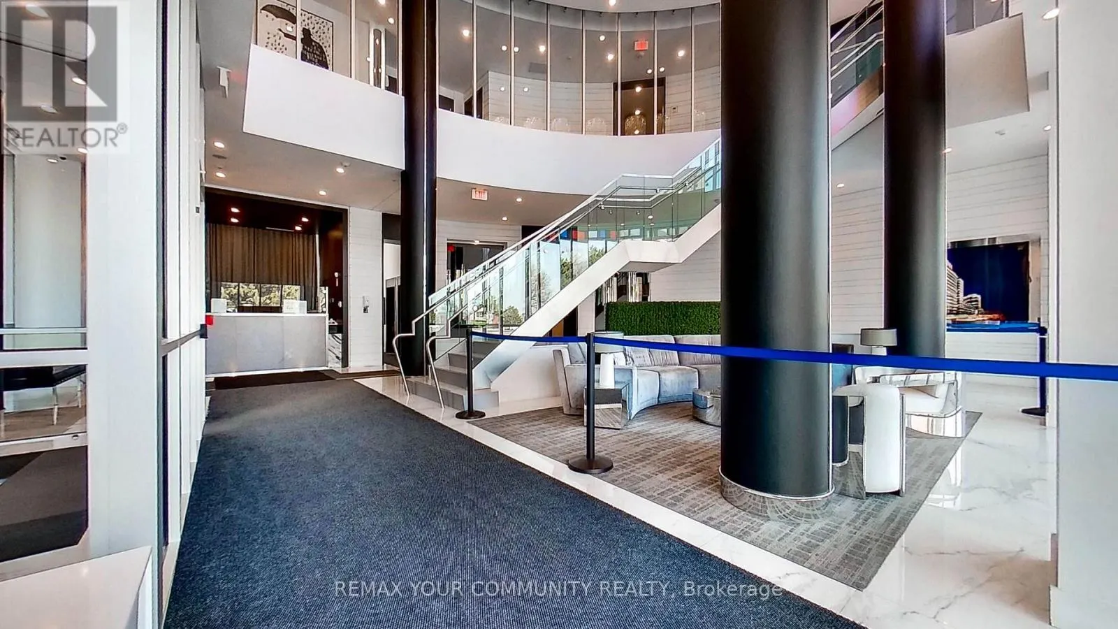 1218 - 9471 YONGE STREET