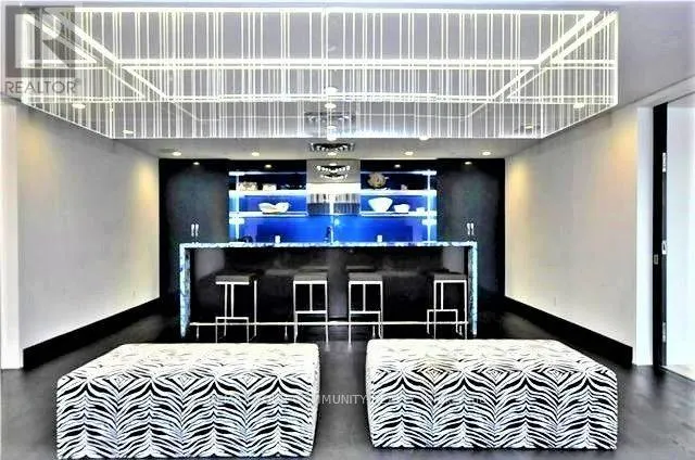 1218 - 9471 YONGE STREET