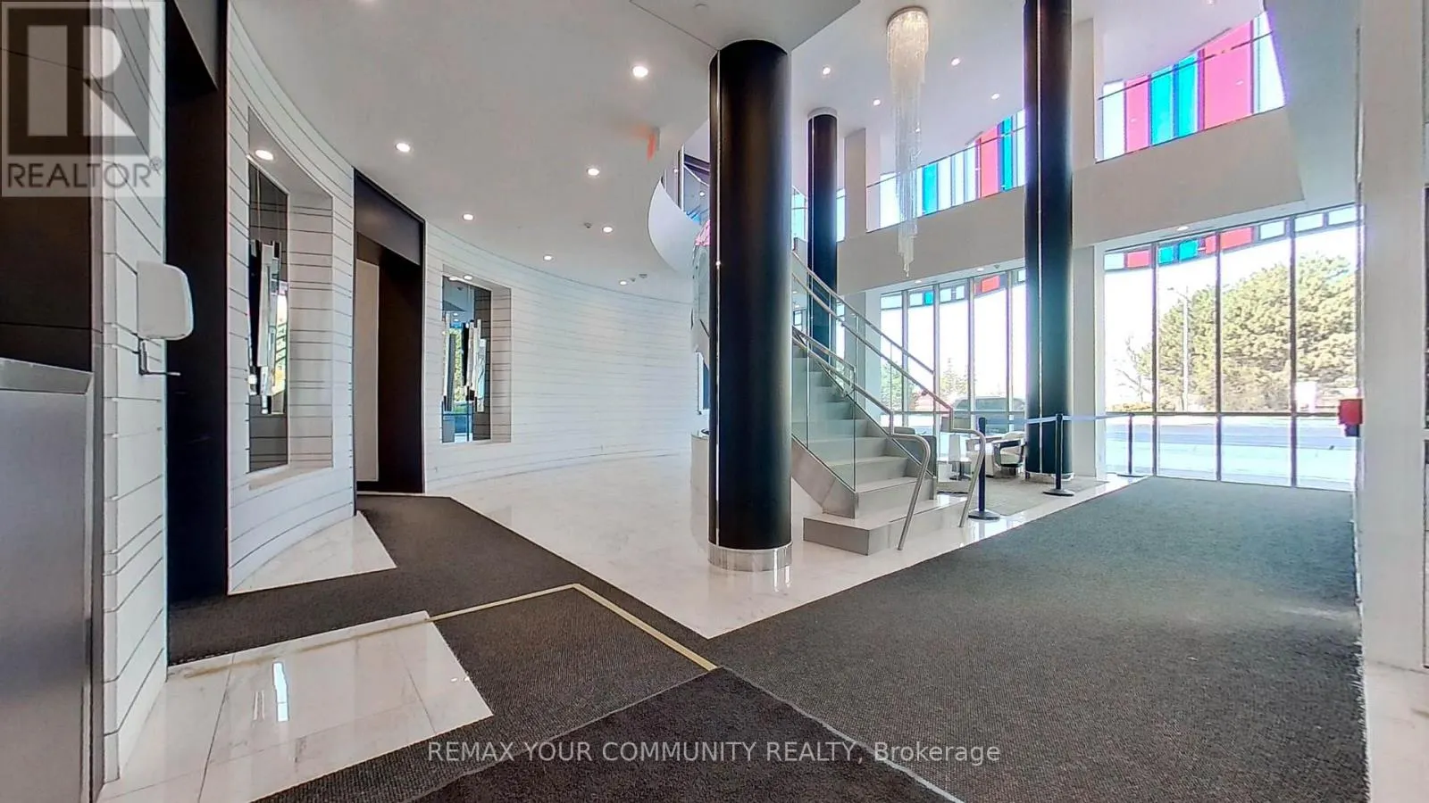 1218 - 9471 YONGE STREET