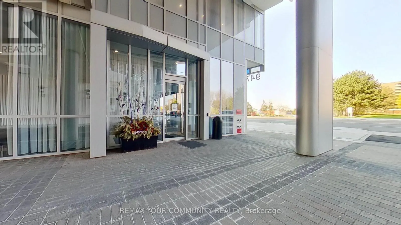 1218 - 9471 YONGE STREET