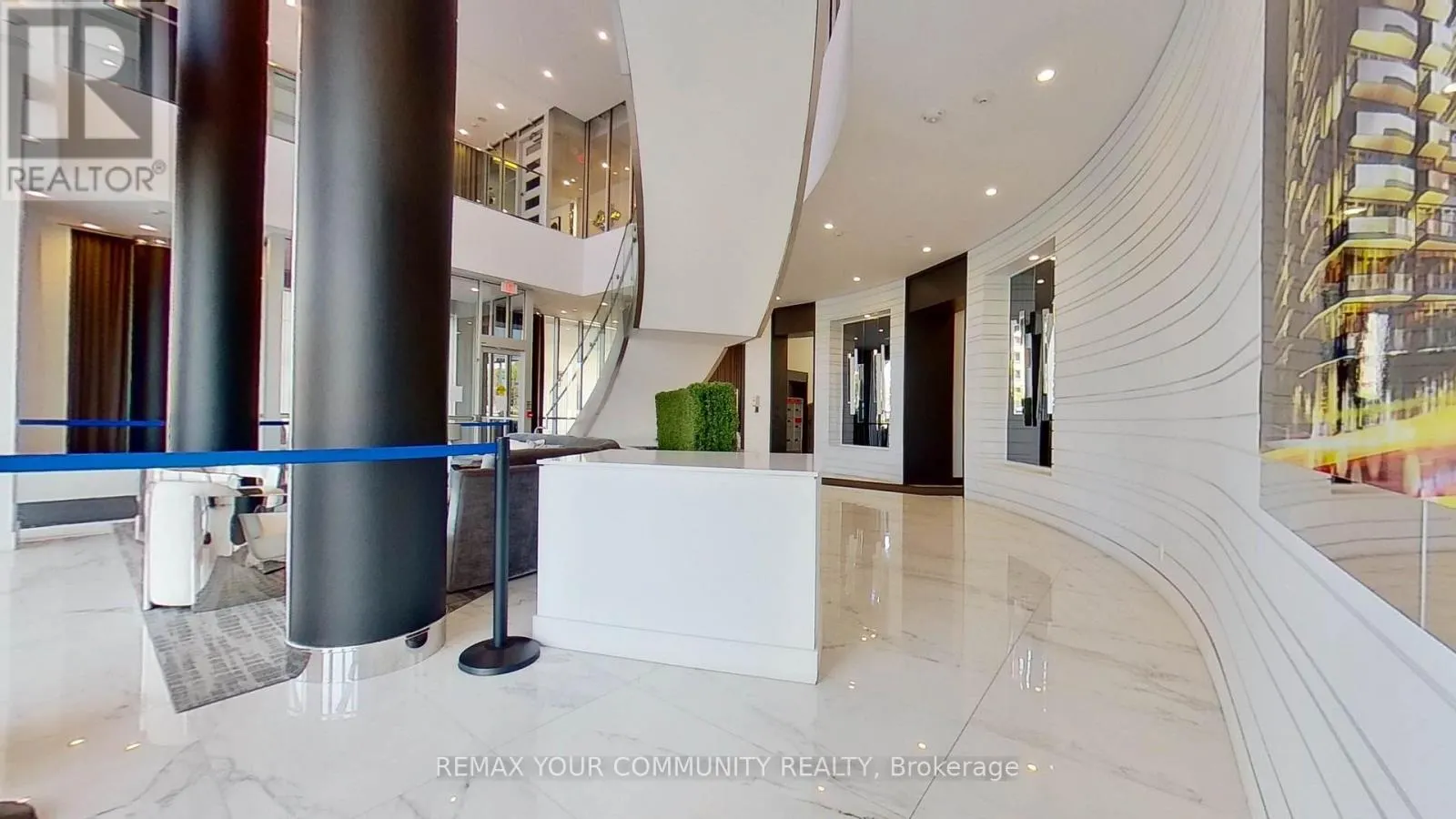 1218 - 9471 YONGE STREET