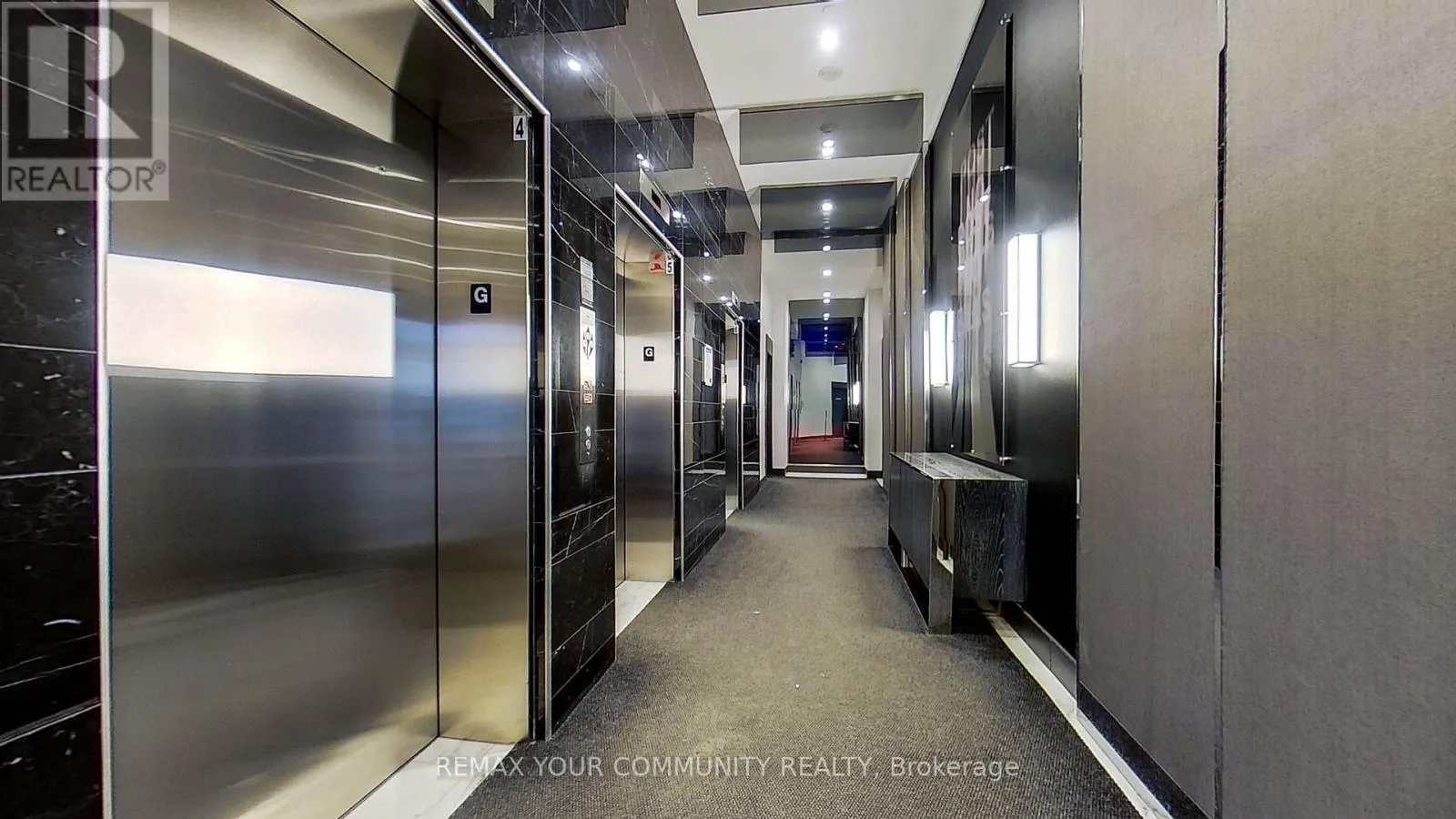 1218 - 9471 YONGE STREET