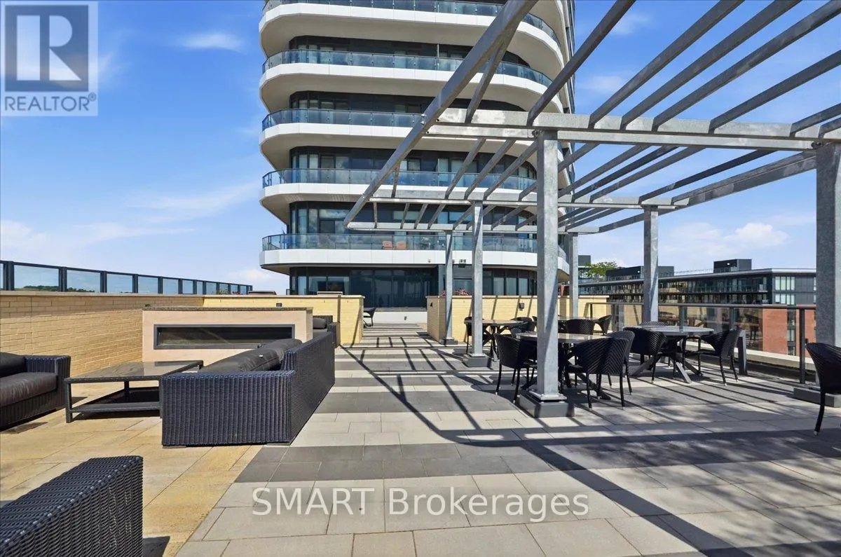 304 - 120 EAGLE ROCK WAY