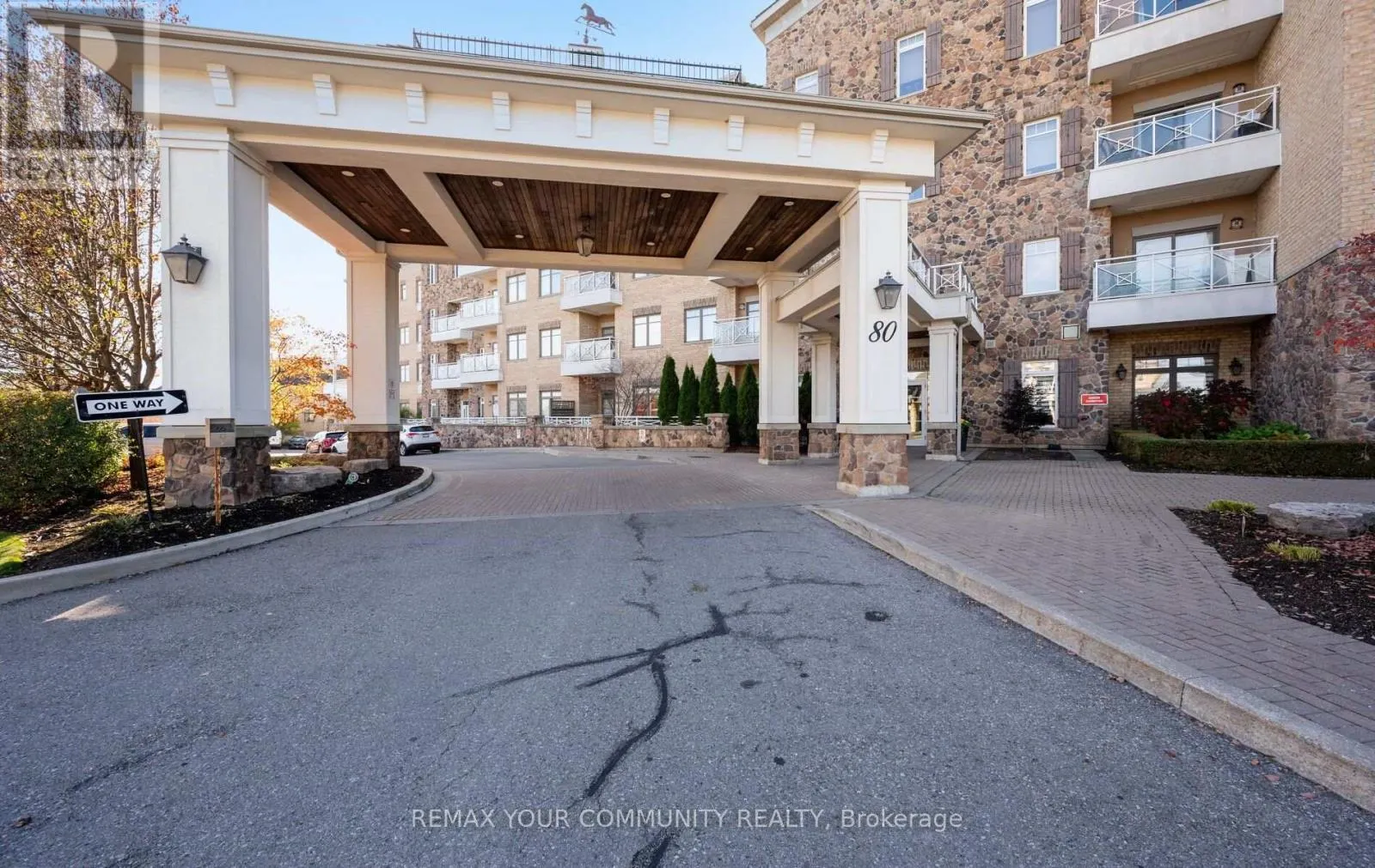 416 - 80 BURNS BOULEVARD