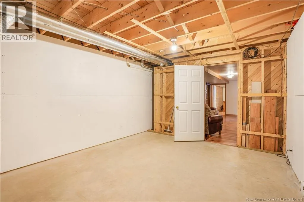 33 Howe Crescent