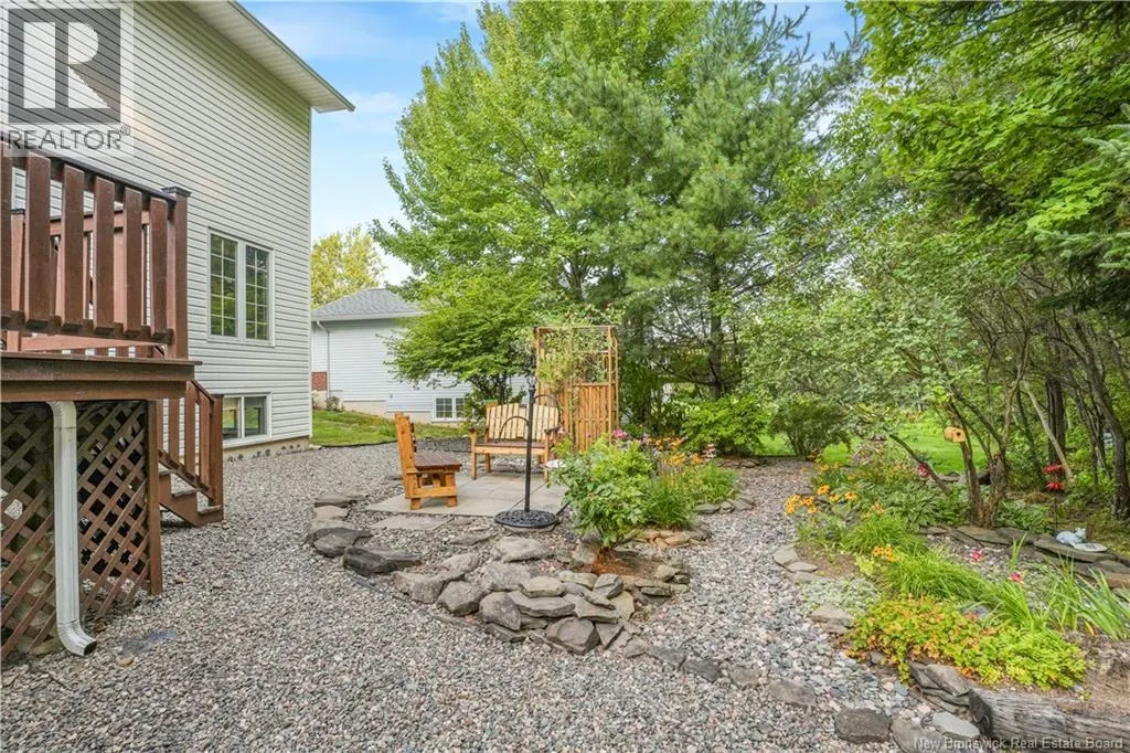 33 Howe Crescent