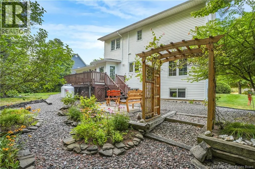 33 Howe Crescent