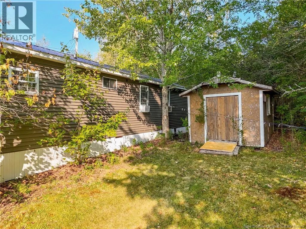 48 Douglas Crescent