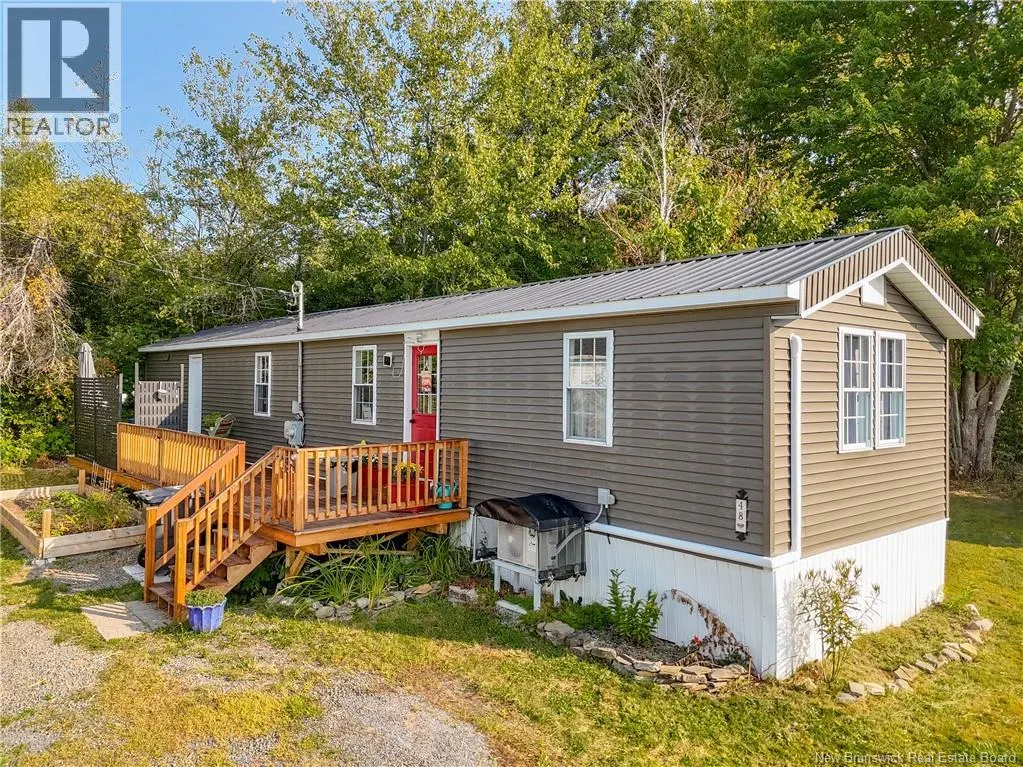 48 Douglas Crescent