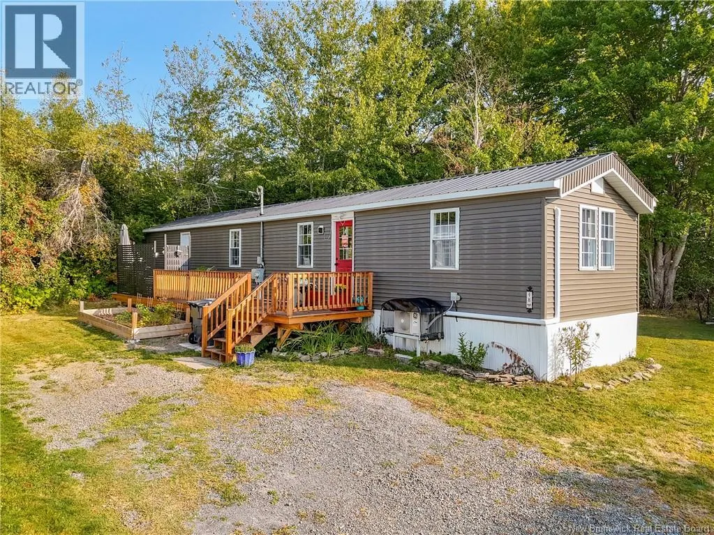 48 Douglas Crescent