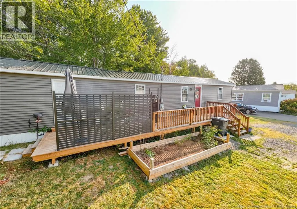 48 Douglas Crescent