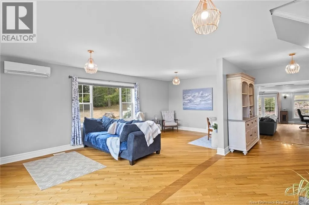 73 Howland Ridge Road