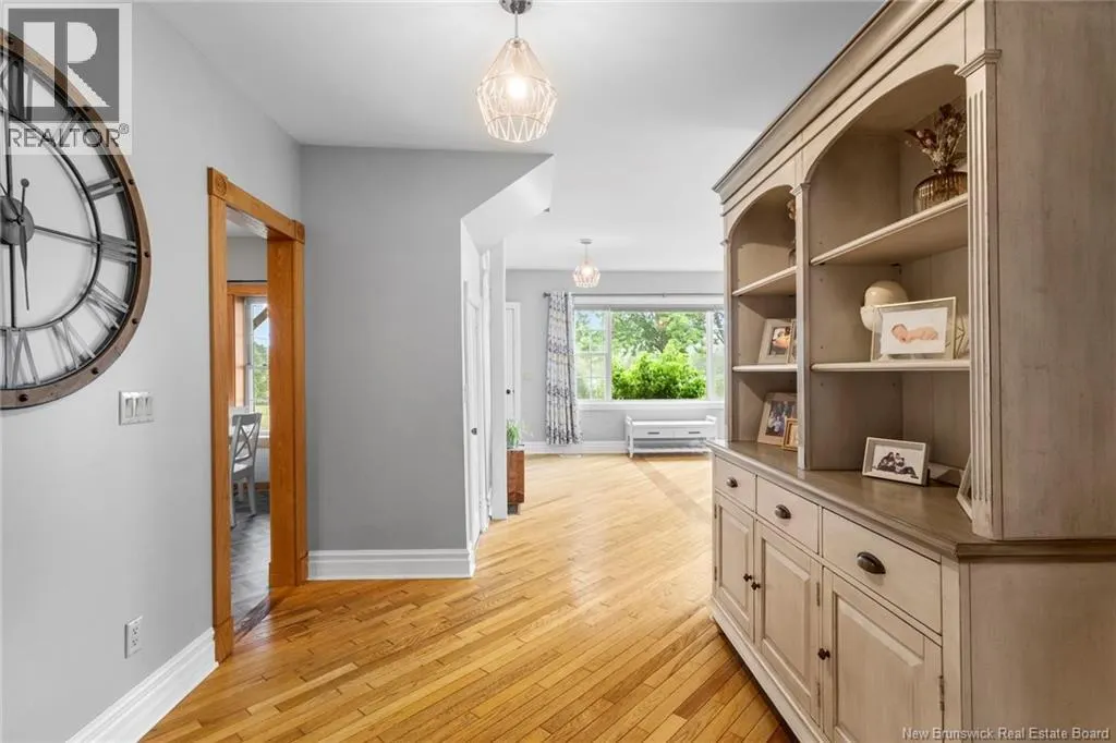 73 Howland Ridge Road