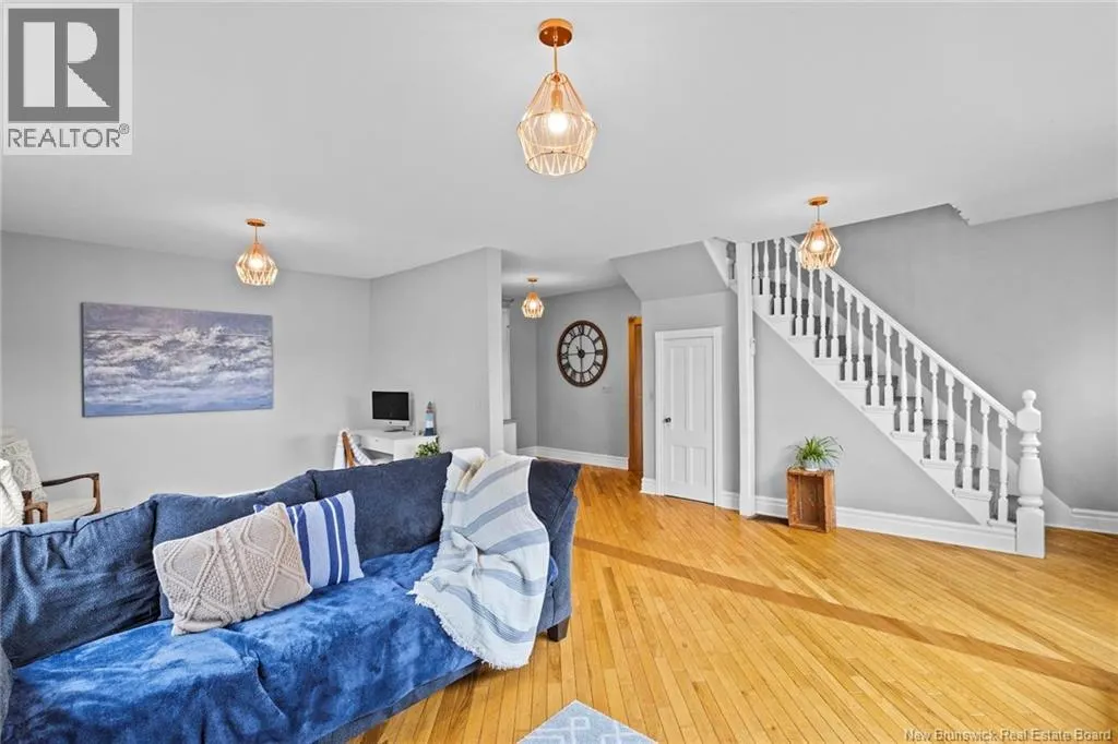 73 Howland Ridge Road