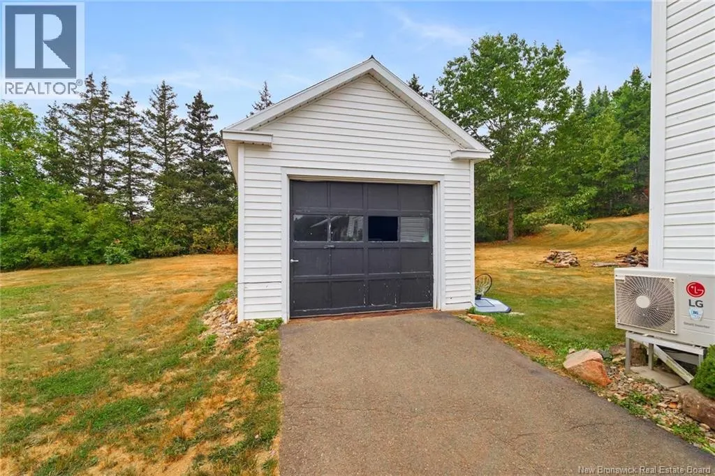 73 Howland Ridge Road