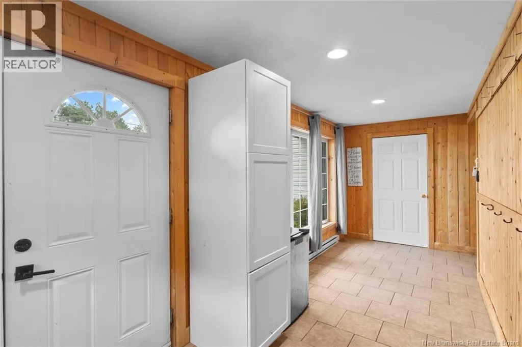 73 Howland Ridge Road