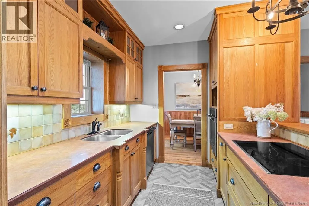 73 Howland Ridge Road