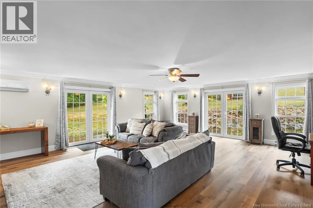 73 Howland Ridge Road