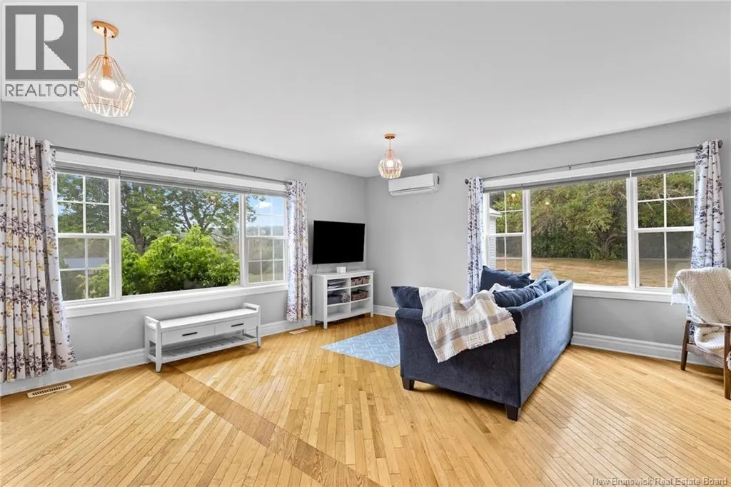 73 Howland Ridge Road