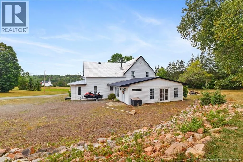 73 Howland Ridge Road