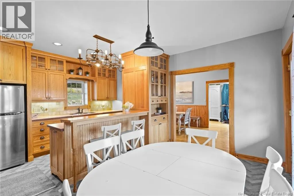 73 Howland Ridge Road