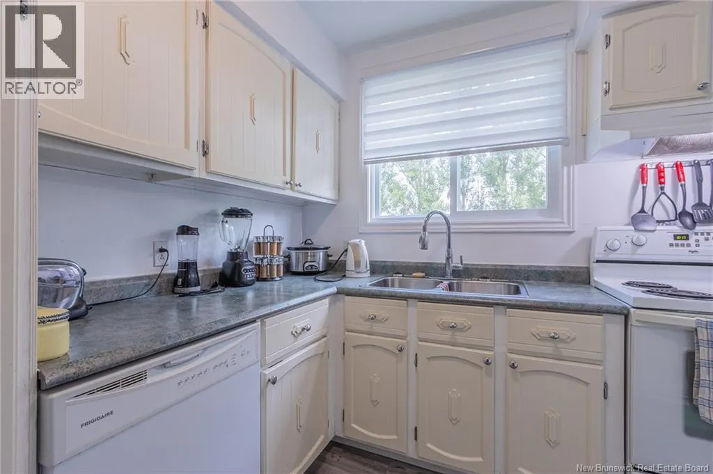 214 Maurice Crescent