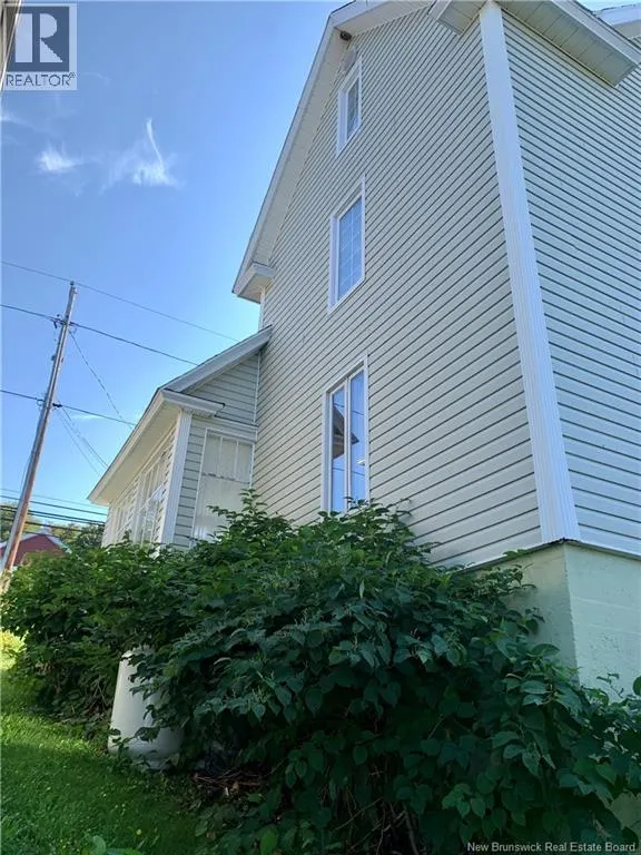 407 Victoria