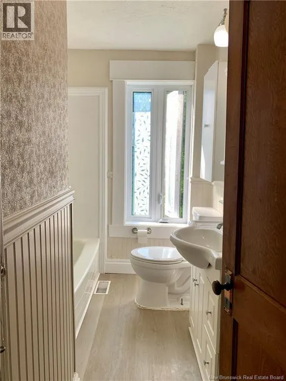 407 Victoria