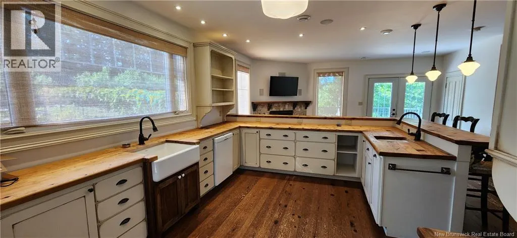 32 Campbell Hill Road