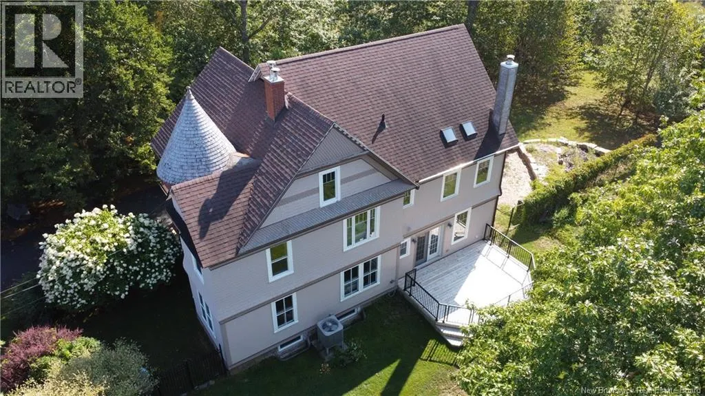 32 Campbell Hill Road