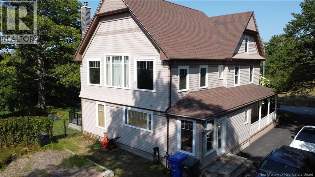 32 Campbell Hill Road
